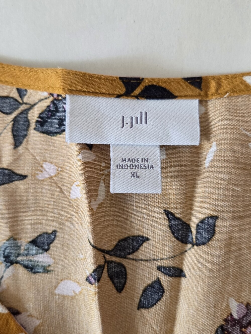 J. JILL XL Women’s Floral V-Neck Blouse in Mustard - Picture 6 of 7